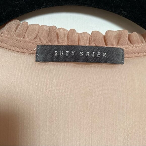 Suzy Shier Elegant Beige/Light Pink Ruffle Blouse - Picture 3 of 4